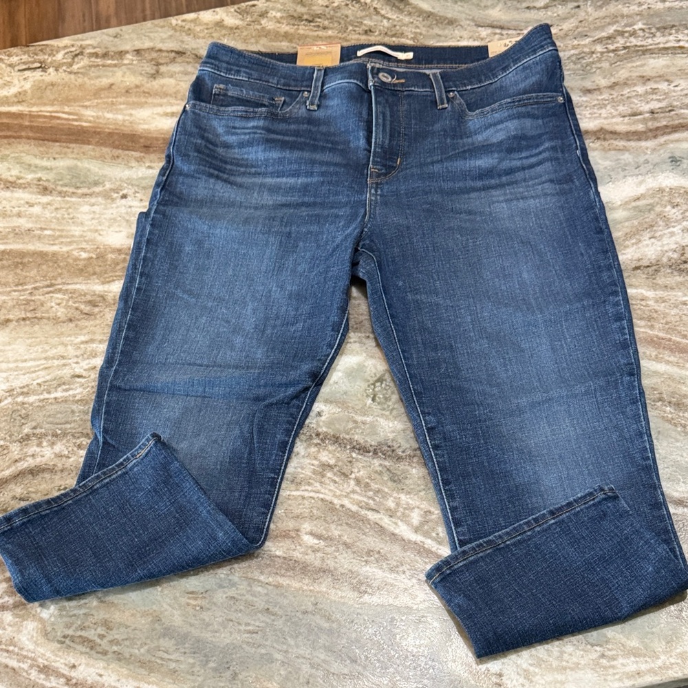 Levi’s 311 Shaping Skinny Capri